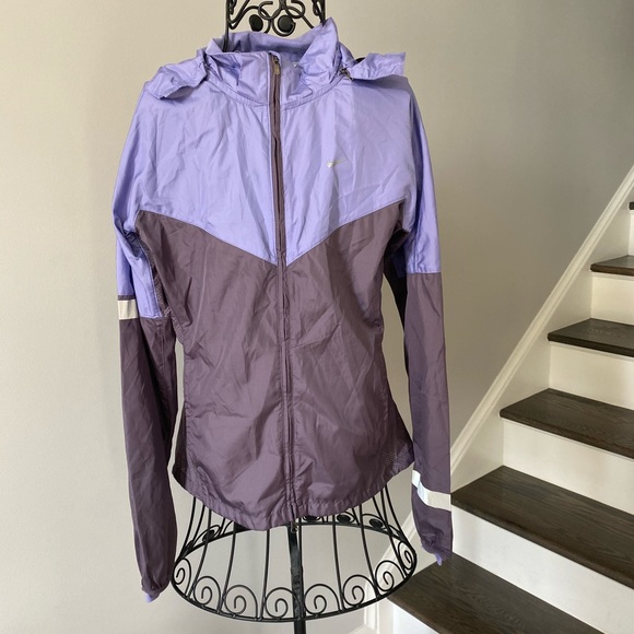 Nike Jackets & Blazers - Nike Running Woman’s Light Sport Jacket Medium